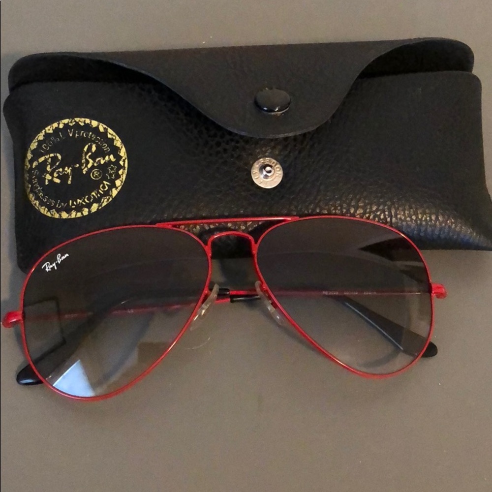 Ray ban aviators with case
